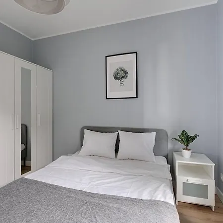 2br Apt Strzelecka 24 With Balcony شقة *