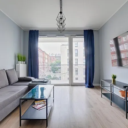 شقة 2br Apt Strzelecka 24 With Balcony *